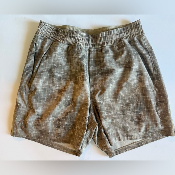 Lululemon
Pace Breaker Linerless
Short 5"
Shadow Grid Sheer Oak Multi
Size S - Picture 3 of 6